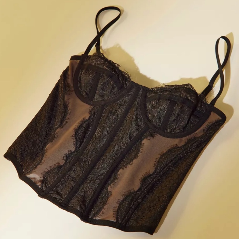 NWT Urban Outfitters modern love corset in color Black